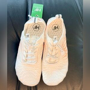 HF Athletic Shoe Sz 7.5 Barefoot White And Peach.  Brand New
